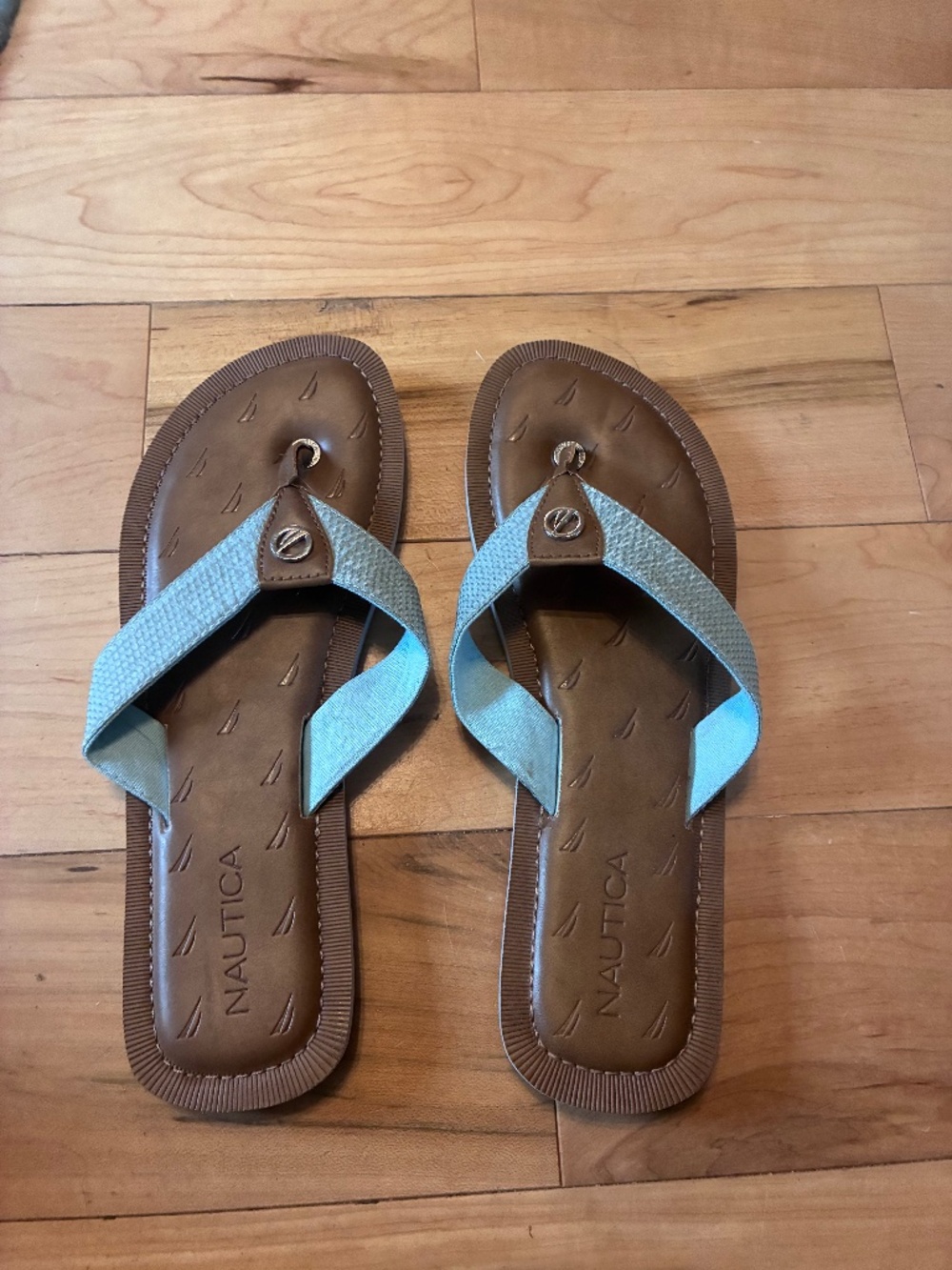 Nautica flip flops size 9